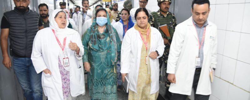 سکینہ اِیتو کا لل دید ہسپتال ، بون اینڈ جوائنٹ ہسپتال ،پیڈیاٹرک ہسپتال اور ایس ایم ایچ ایس ہسپتال سری نگر کا دورہ