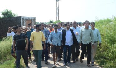 ستیش شرما نے کھور کے سیلاب سے متاثرہ علاقوں کا دورہ کیا