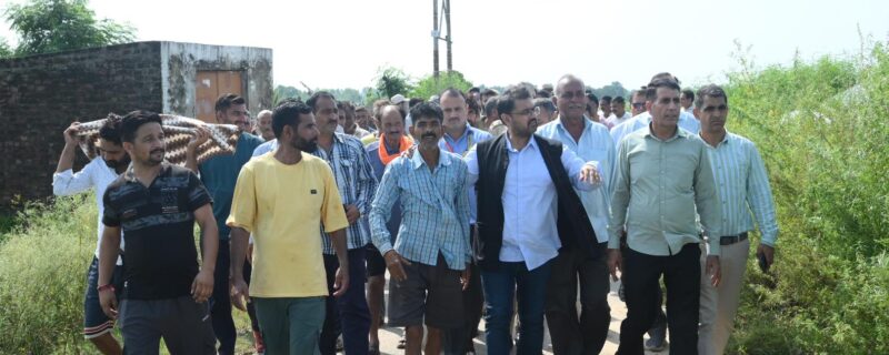 ستیش شرما نے کھور کے سیلاب سے متاثرہ علاقوں کا دورہ کیا