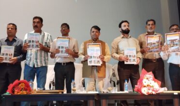 شانت منو نے سری نگر میں ’ ایس سی اِی آرٹی آن وہیلز‘کو جھنڈی دِکھا کر روانہ کیا