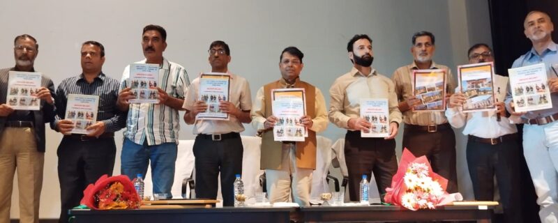 شانت منو نے سری نگر میں ’ ایس سی اِی آرٹی آن وہیلز‘کو جھنڈی دِکھا کر روانہ کیا