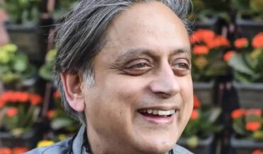 پاکستان کے بڑے تیل ذخائر پر امریکی بولی‘ ششی تھرور کا طنزیہ ردعمل