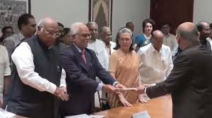 نائب صدر کے لیے سدرشن ریڈی نے پرچہ نامزدگی کیا داخل، سونیا، راہل گاندھیسمیت انڈیا اتحاد کے اہم لیڈران موجود