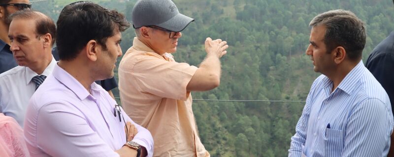 وزیرا علیٰ عمر عبداللہ نے جموں ۔سری نگر قومی شاہراہ کی بحالی کے کاموں کی نگرانی کیلئے رام بن اور اُودھمپور کا دورہ کیا