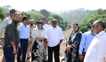 نائب وزیر اعلیٰ نے حالیہ سیلاب سے ہونے والے نقصانات کا جائیزہ لینے کیلئے زمینی دورہ کیا