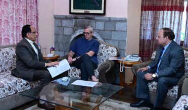 اَرضیاتی سائنسدان پروفیسر گپتا کی وزیر اعلیٰ عمر عبداللہ سے ملاقات