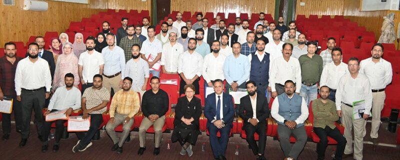 جموں وکشمیر جوڈیشل اکیڈیمی نے ’’ ہارڈ ویئر اور سافٹ ویئر کی مینی ٹننس ، ڈیٹا ریپلی کیشن ،
