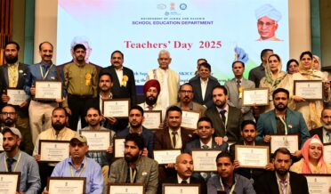 لیفٹیننٹ گورنر نے سری نگر میں ’یومِ اساتذہ‘ کی تقریب سے خطاب کیا