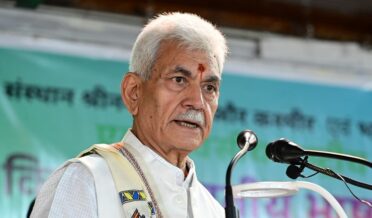 ایل جی سنہا نے جموں میں اعلیٰ حکام کے ساتھ اعلیٰ سطحی سیکورٹی میٹنگ کی صدارت کی