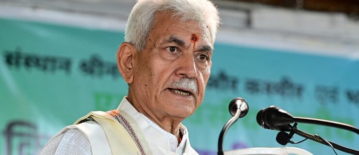 ایل جی سنہا نے جموں میں اعلیٰ حکام کے ساتھ اعلیٰ سطحی سیکورٹی میٹنگ کی صدارت کی