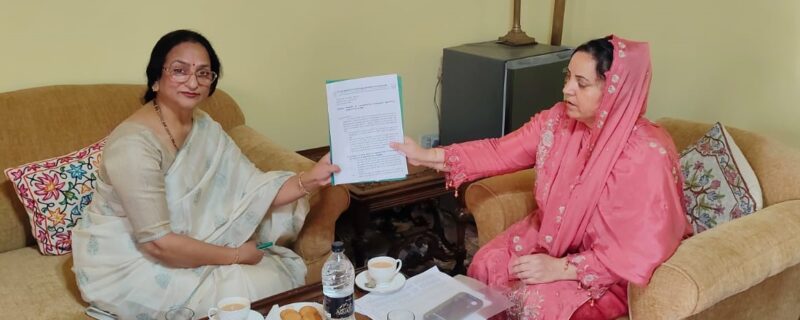 سکینہ اِیتو نے چیئرپرسن جے کے بی او پی اِی اِی کے ساتھ جموںوکشمیر میں پیشہ ورانہ تعلیم کے مواقع کو مضبوط بنانے پر تبادلہ خیال کیا