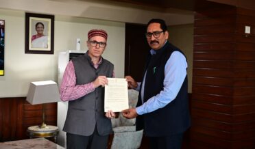 متعدد اراکین اسمبلی وزیر اعلیٰ عمر عبداللہ سے ملاقی