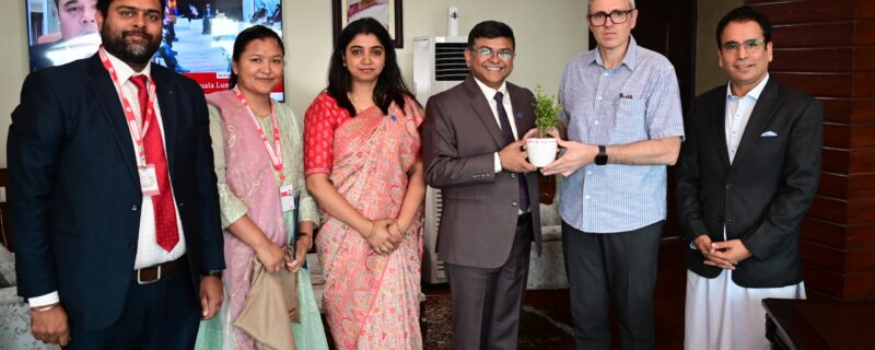 یونین بینک آف اِنڈیا نے سیلاب متاثرین کیلئے ایک کروڑ روپے کا عطیہ وزیر اعلیٰ کو چیک پیش کیا