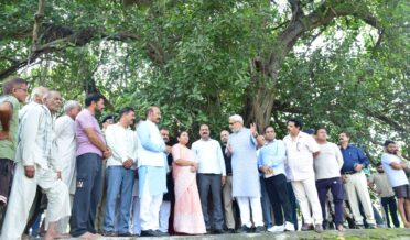 مرکزی وزیر مملکت نیمو بین جینتی بھائی بمبھانیہ نے جموں ضلع کے سیلاب سے متاثرہ علاقوں کا دورہ کیا