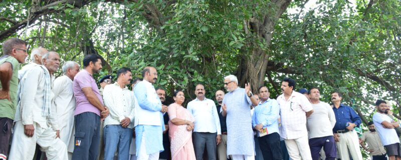 مرکزی وزیر مملکت نیمو بین جینتی بھائی بمبھانیہ نے جموں ضلع کے سیلاب سے متاثرہ علاقوں کا دورہ کیا