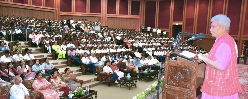 لیفٹیننٹ گورنر نے جموںوکشمیر کی ’’ یووا شکتی ‘‘ کو سراہا اور نوجوانوںسے تبدیلی کیلئے محرک بننے پر زور دیا