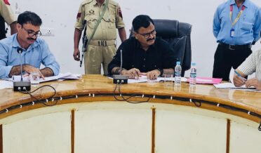 جاوید رانا نے مینڈھر میں دیہی ترقیاتی محکمہ کی پیش رفت کا جائزہ لیا