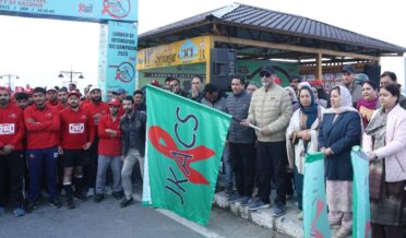 سکینہ اِیتو نے سری نگر میں ایچ آئی وِی ،ایڈز سے بیداری کیلئے ’ ریڈرَن۔2025 کا اِفتتاح کیا