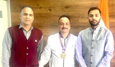 ڈائریکٹر اِنفارمیشن نے گگن جموال کو سونے کا تمغہ جیتنے پر اعزاز سے نوازا