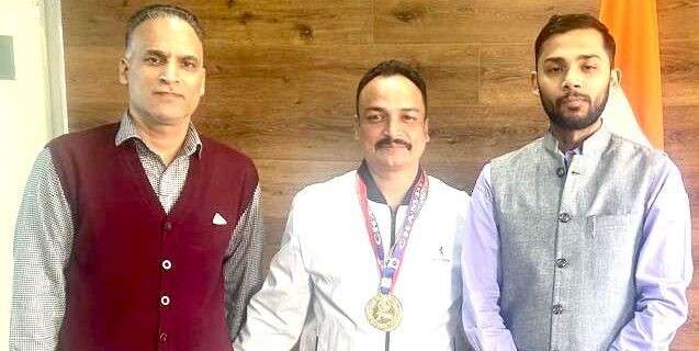 ڈائریکٹر اِنفارمیشن نے گگن جموال کو سونے کا تمغہ جیتنے پر اعزاز سے نوازا