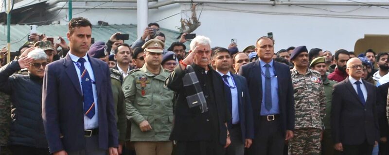 لفٹینٹ گورنر نے نوگام پولیس اسٹیشن میں حادثاتی دھماکے میں مرنے والوں کو خراجِ عقیدت پیش کیا