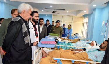 لفٹینٹ گورنر نے نوگام پولیس اسٹیشن میں حادثاتی دھماکے میں زخمی ہونے والوں سے ملاقات کی