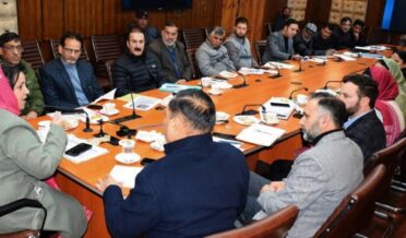 سکینہ ایتو نے جے اینڈ کے میںپرائیویٹ اسکولوں میں فیس فکسیشن اور ریگولیشن سے متعلق مختلف مسائل کا جائیزہ لیا