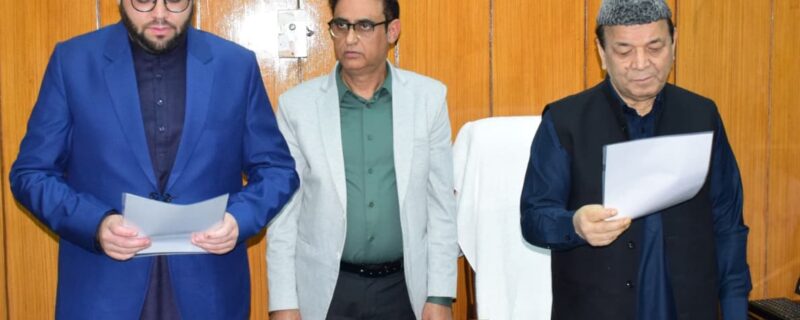 سپیکر قانون ساز اسمبلی نے نو منتخب اَرکانِ اسمبلی آغا سیّد منتظر مہدی اور دیویانی رانا کو حلف دِلایا