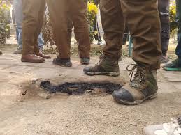 سرینگر کے پرتاپ پارک میں خاتون نے خود کو ا?گ لگانے کی کوشش کی، اسپتال میں زیر علاج