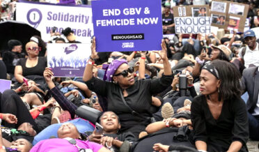 جنوبی افریقی حکومت کا خواتین کے خلاف بڑھتے تشدد کا اعتراف