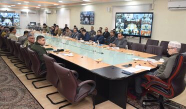 وزیر اعلیٰ نے متوقع برفباری اور بارش سے قبل جموں و کشمیر میں موسم سرما کی تیاریوں کا جائزہ لیا