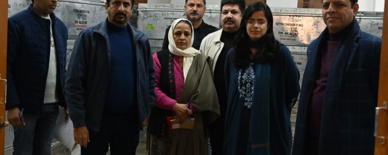 چیف الیکٹورل آفیسرنے سانبہ میں اِ ی وِی ایم اور وِی وِی پی اے ٹی گودام کا سہ ماہی معائینہ کیا