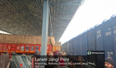 لیفٹیننٹ گورنر نے تقریباً 1,384ٹن چاول لے کر وادی ٔ کشمیر پہنچنے پر بھارتی ریلوے کو مُبارک باددِی