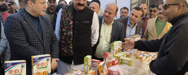 جاوید احمد ڈار نے قومی یومِ کسان کے موقعہ پر سانبہ میں ’کسان میلے‘ کا اِفتتاح کیا