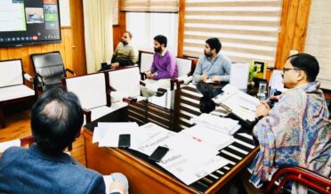 جاوید رانا نے ضلع پونچھ میں ترقیاتی کاموں کی پیش رفت کا جائزہ لیا