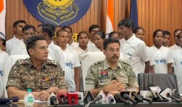 چھتیس گڑھ: دنتے واڑہ میں 12 خواتین سمیت 37 نکسلیوں نے کی خودسپردگی، 65 لاکھ روپے کا تھا انعام