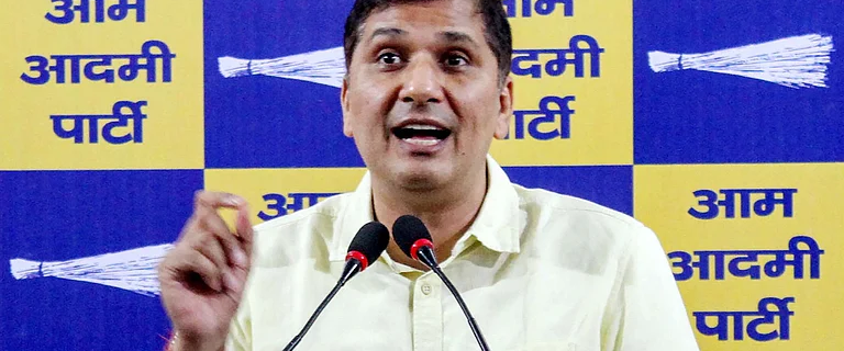 آلودگی کی حالت یہ ہے کہ بند کمرے کے اندر بھی ہمیں دھند نظر آ رہا ہے: سوربھ بھاردواج