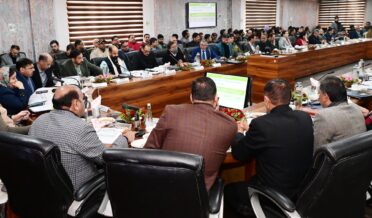 وزیر اعلیٰ عمر عبداللہ نے ضلع کٹھوعہ کے ضلعی جائزہ میٹنگ کی صدارت کی