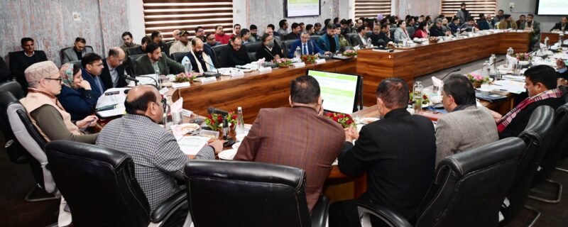 وزیر اعلیٰ عمر عبداللہ نے ضلع کٹھوعہ کے ضلعی جائزہ میٹنگ کی صدارت کی