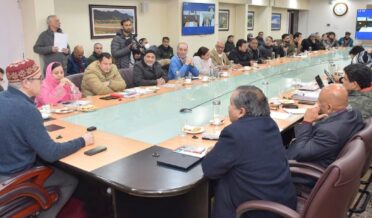 وزیر اعلیٰ عمر عبداللہ نے سری نگر میں شراکت داروں کے ساتھ پری بجٹ مشاورتی میٹنگ کی صدار ت کی