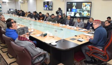 وزیر اعلیٰ نے سرینگر ، بڈگام اور گاندر بل کے قانون سازوں کے ساتھ پری بجٹ مشاورت کیں