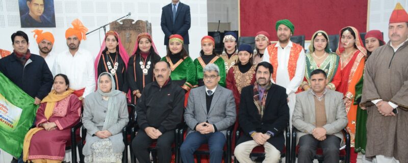 چیف سیکرٹری نے جموں و کشمیر ٹیبلو کے دستے کو جمہوریہ ڈے 2026 کیلئے روانہ کیا