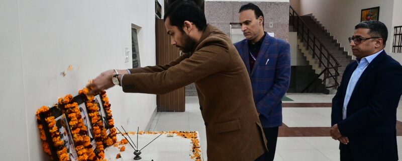 ڈِی آئی پی آر نے یوم جمہوریہ منایا اور شہدأ کو خراجِ عقیدت پیش کیا