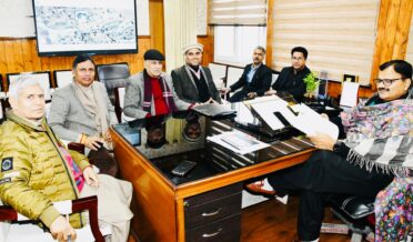 جاوید رانا نے قانون سازوں اور عوامی وفود کی طرف سے اُٹھائے گئے مسائل کا جائزہ لیا