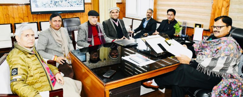 جاوید رانا نے قانون سازوں اور عوامی وفود کی طرف سے اُٹھائے گئے مسائل کا جائزہ لیا