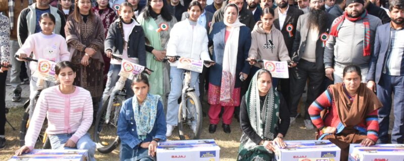 اَساتذہ ایک ترقی پسند اور باشعور معاشرے کی تعمیر کے حقیقی معمار ہیں۔ سکینہ اِیتو