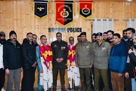 سوپور پولیس کا دو سبکدوش افسران کو گرمجوشی سے الوداع