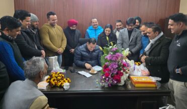 طویل عرصے سے چلی آرہی وی ایل ڈبلیو کی تنخواہ کی طلب حل ، وفد نے جاوید ڈار سے ملاقات کی