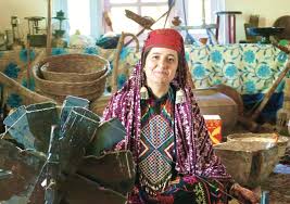 بانڈی پورہ کی خاتون نے بْھولی بسری قبائلی کڑھائی کو دی نئی زندگی