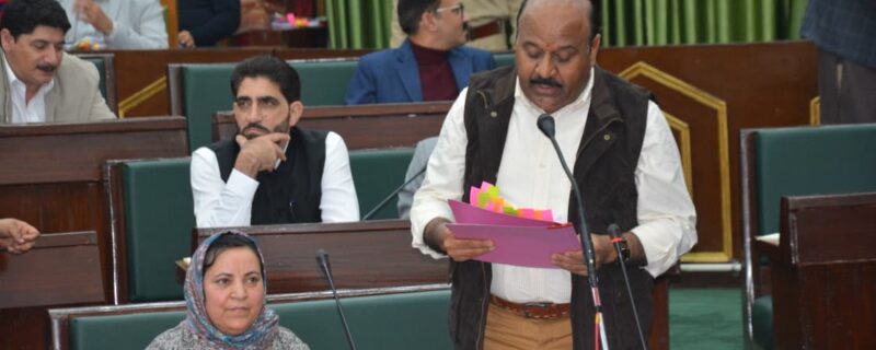 بانڈی پورہ میں فصلوں اور مویشیوں کے نقصان کیلئے متاثر کسانوں کو 1,26,000 روپے کی اِمداد فراہم کی گئی۔ نائب وزیرا علیٰ